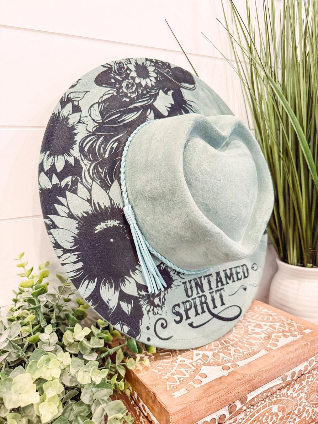 NEW - Untamed Spirit Heart Shaped Crown Engraved Cowgirl Hat